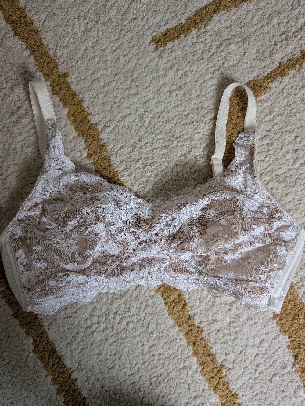 Victoria's Secret Wireless Lacy Bra Unlined 34B Ivory Bridal Lingerie